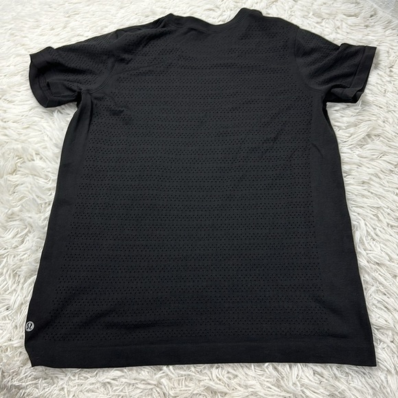 Lululemon Breeze By Short Sleeve Black / Black - Picture 4 of 4